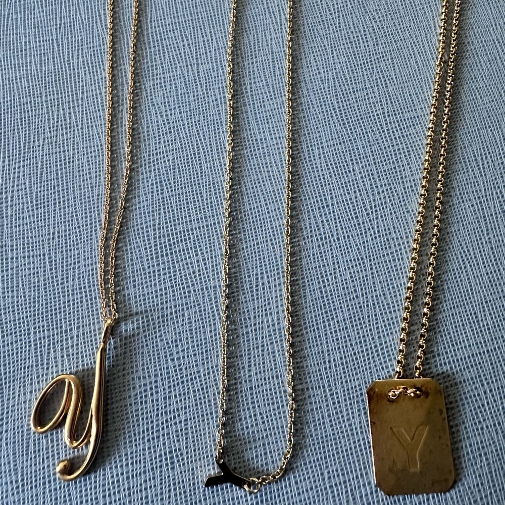 Three ‘Y’ initial necklaces. All gold costume jewellery. Sold as set.